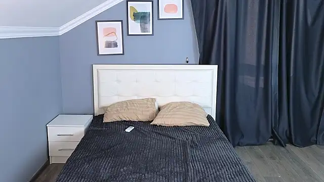 naomi_demio - Naomi_Demio's free webcam - UK Sex Cams