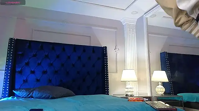 AaronCruz_ Live Webcam on Stripchat