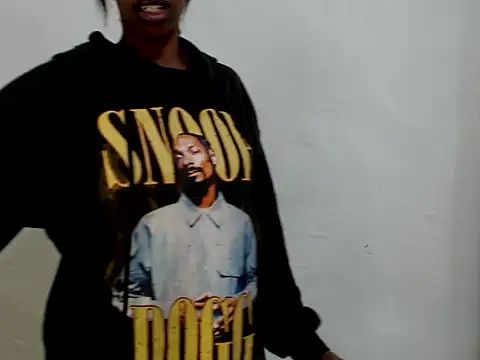 GoldSnowxx23xx_ webcam