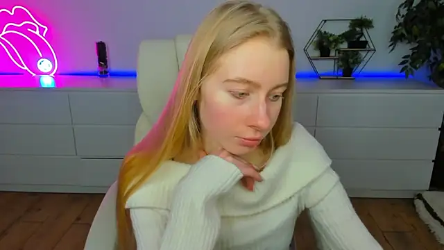 Alina_Blonde webcam