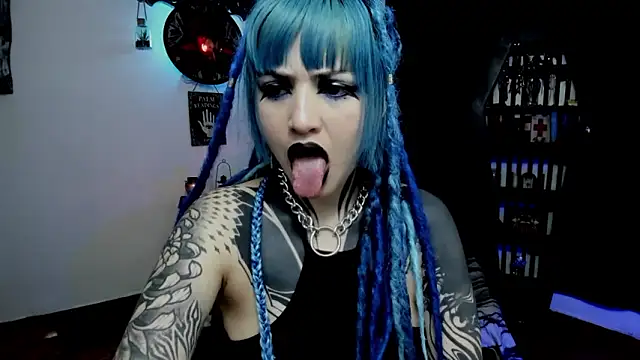 dimmuanddarkness (F young) - smokes sucks cock  🥴😈✝︎