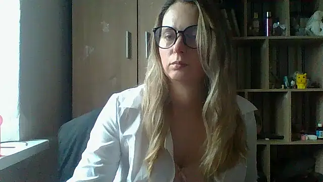 VikiLove765 webcam