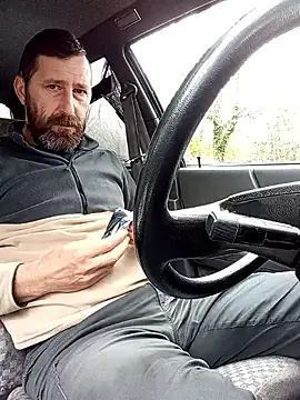 bzh45 (Ask my age) - Last tipper wins my WhatsApp+video call