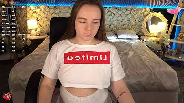 foxyshy - FoxyShy's free webcam - UK Sex Cams