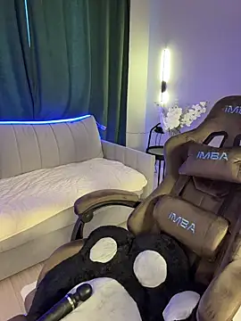 Charming_Daphny webcam