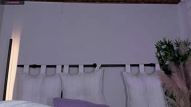 Rachell_criss webcam