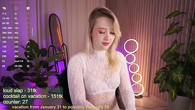 LauraWifeness webcam