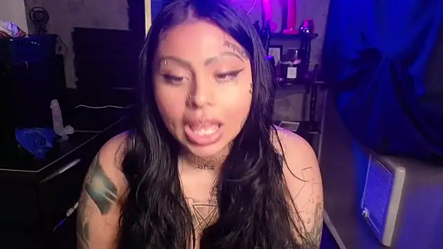 chicanachic13 Live Webcam on Stripchat