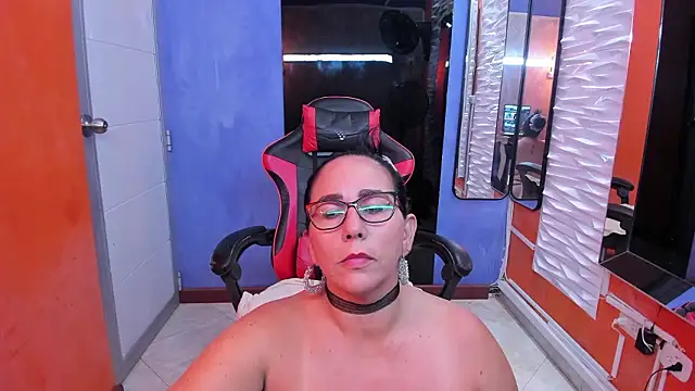 ashleylove_prg webcam