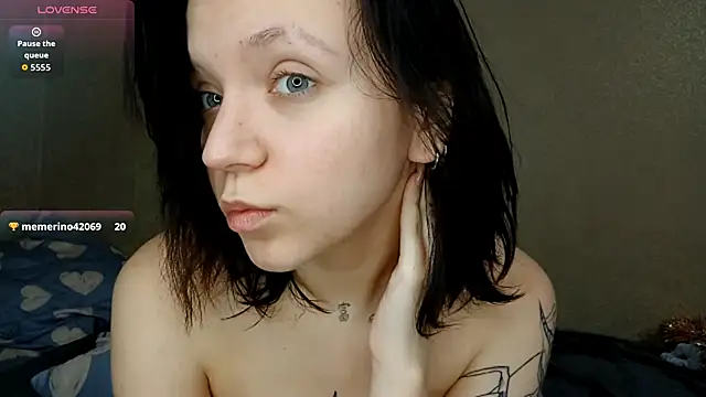 NoMoreCIothes webcam