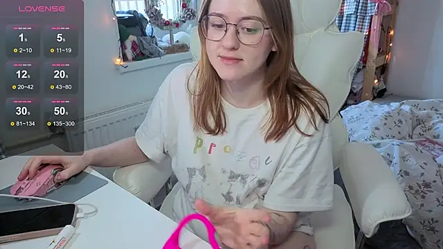 urstripchatgf webcam