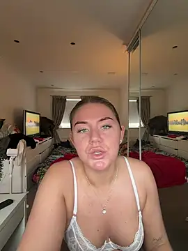 golidelovee (F young) - Rub and massage boobs😍