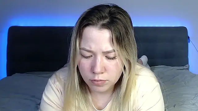 Embersweetbunny webcam