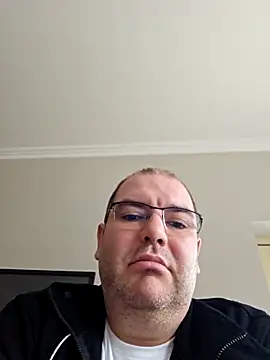 andrew1900529 (Ask my age) - toy controll 2 min