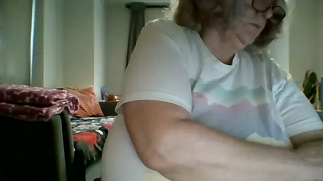 norajohnson6 (F mature) - or 2 minutes bare breasts