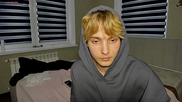 bunnyblush67 (M twink) - jerking off a dick in panties