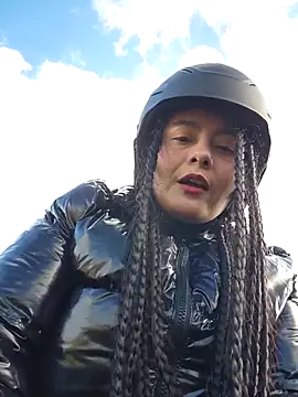 bellapaty (G milf) - Open jacket (see bra 😱) 👀