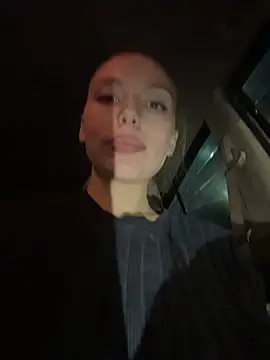 leiamood (F young) - completely naked sucks nipples and spank