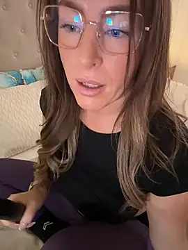 Webcam Model (ChristinaSiemone) is live