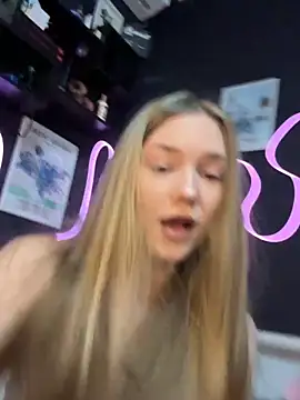 Webcam Model (MilaMoone)  is live.Free join now!