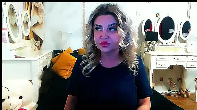 xplayfullblondexx webcam