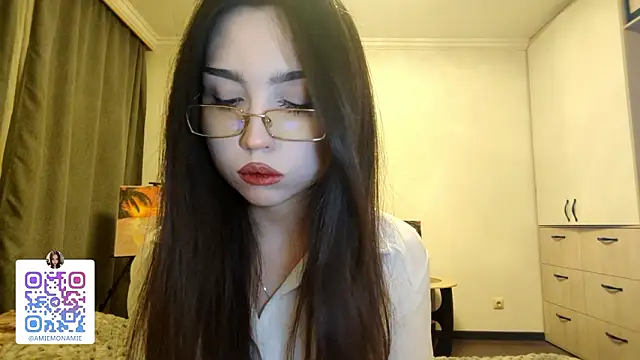 Qwami_Amie webcam
