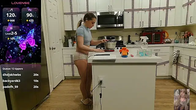 Blondiewithanass webcam