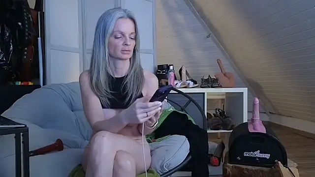 sabdeluxe - Sabdeluxe's free webcam - UK Sex Cams