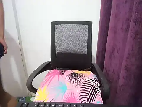 NaughtyPussy4u webcam