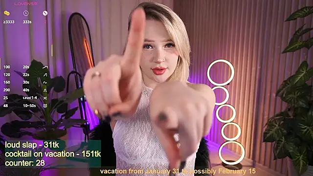 LauraWifeness webcam