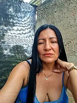 maturexxxnaughty (F milf) - I fuck my ass outdoors, bottle