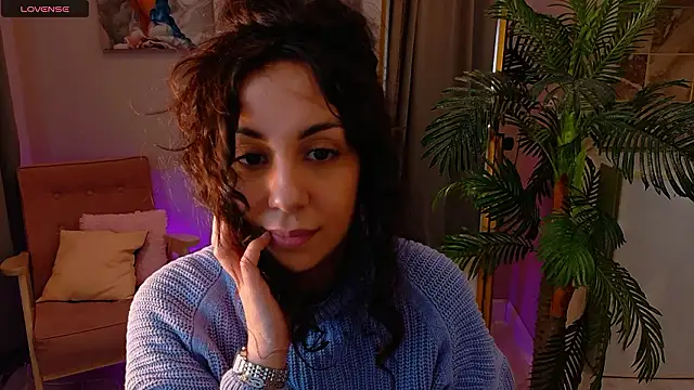 curly_jade (F young) - Spank ass with dildo x5