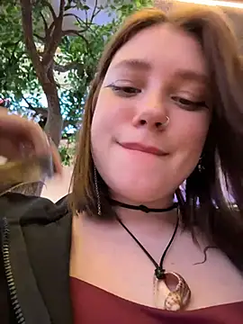 lucy-joy (F young) - slobb GAMES w my NAKED pussy