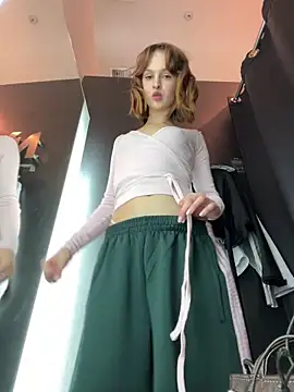 hani_obsessed (F teen) - Titties flash in public