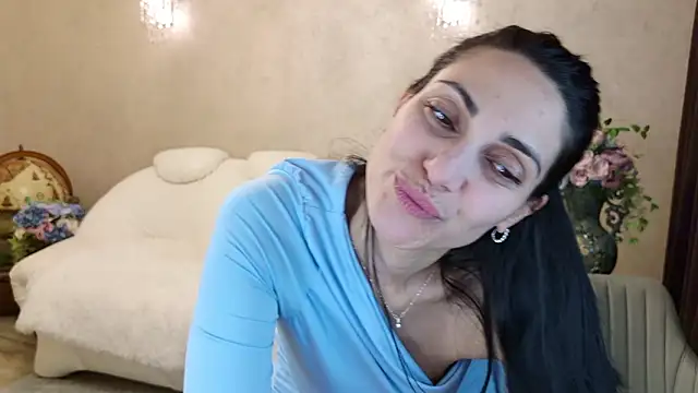 LovelyBeatrice webcam