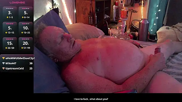 Pussyeat2please webcam