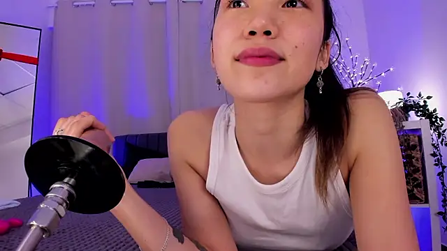 Divine_Madeleine webcam
