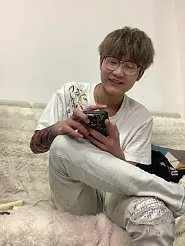 kk-cuteboy - KK-cuteboy's free webcam - UK Sex Cams