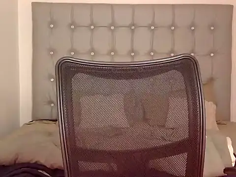 isha_here (F teen) - oil ass