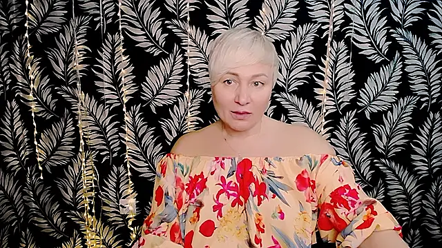 Olivia_playful webcam