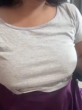 maggi-is-back - Maggi-is-back's free webcam - UK Sex Cams