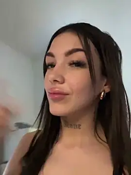 Nina-Viens Live Webcam on Stripchat