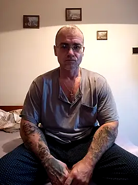 chcem1975 (Ask my age) - Undress me 🙂