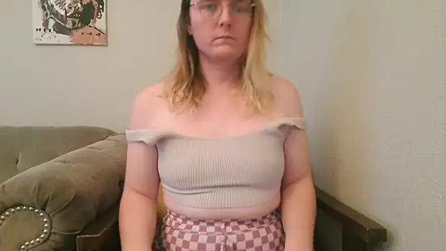 Elliebell Live Webcam on Stripchat