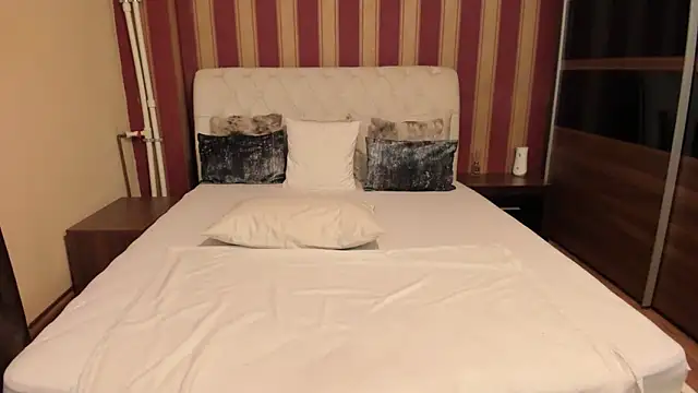 MadameCrowford webcam