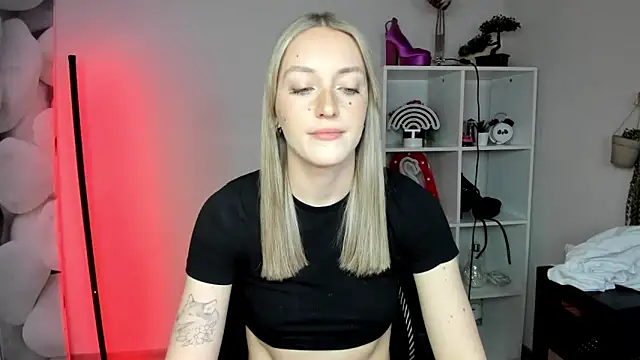EvelynBlond webcam