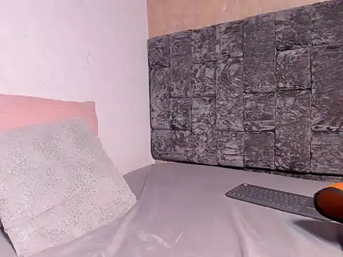 michell_joos (M twink) - Play with my nipples 😈