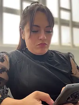 lesly_10- (F young) - My friend sucks on my nipples 🍒 TICKET