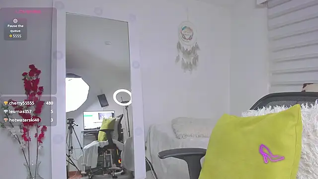 sharonvelvet (F milf) - open ass