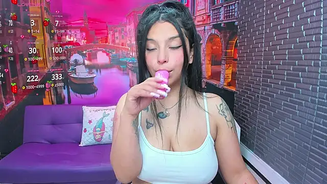 Small_naughty_ webcam